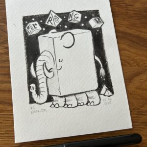 Eine schwarze Stiftskizze auf weißem Papier zeigt ein elefantenähnliches Cartoon-Wesen mit einem kastenförmigen Körper, einem Rumpf und Füßen. Über seinem Kopf steht WILLKOMMEN. Die Zeichnung ist am unteren Rand signiert und datiert. Ein schwarzer Stift liegt unter dem Papier.